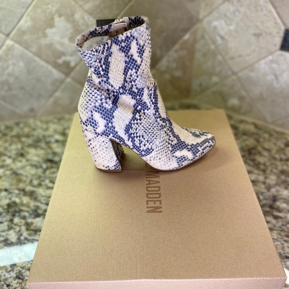 Snake print bootie - Picture 1 of 4